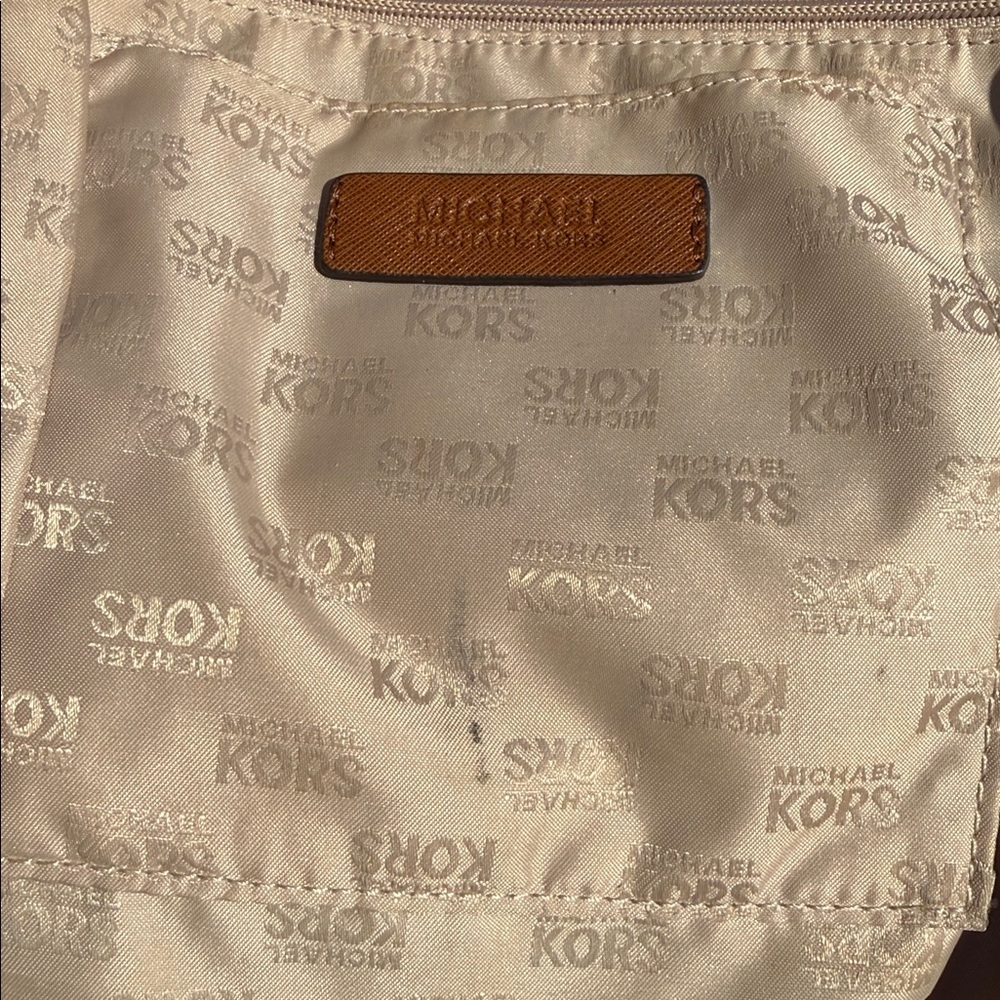 Michael Kors Jet Set Leather Tote - Picture 9 of 13